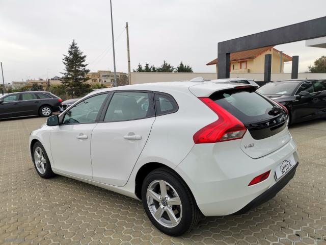 Auto - Volvo v40 d2 1.6 kinetic