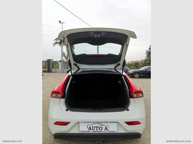Auto - Volvo v40 d2 1.6 kinetic