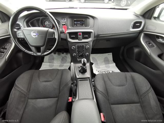 Auto - Volvo v40 d2 1.6 kinetic