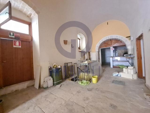 Appartamenti in Vendita - Locale commerciale in affitto a bisceglie centro storico