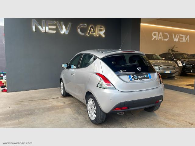 Auto - Lancia ypsilon 1.2 69 cv 5p. silver