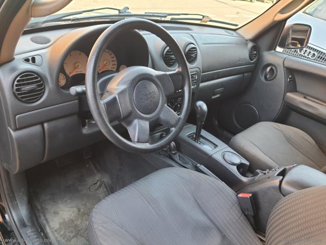 Auto - Jeep cherokee 2.8 crd