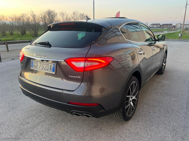 Auto - Maserati levante v6 diesel 275 cv awd