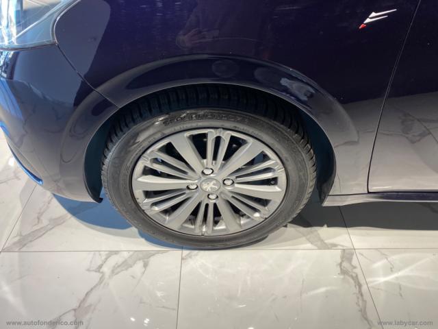 Auto - Peugeot 208 puretech 82 5p. allure