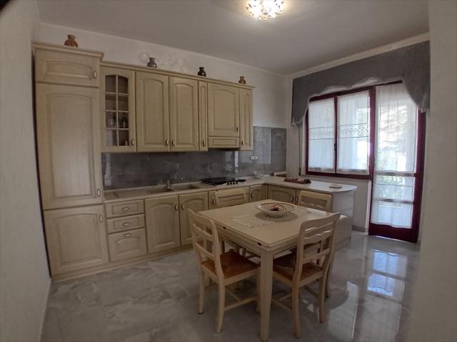 Appartamenti in Vendita - Villa bifamiliare in vendita a scafa semicentro