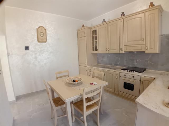 Appartamenti in Vendita - Villa bifamiliare in vendita a scafa semicentro