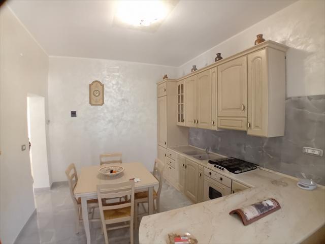 Appartamenti in Vendita - Villa bifamiliare in vendita a scafa semicentro