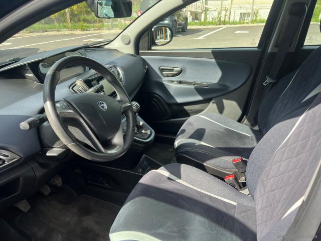 Auto - Lancia ypsilon 1.2 69 cv 5p. s&s gold