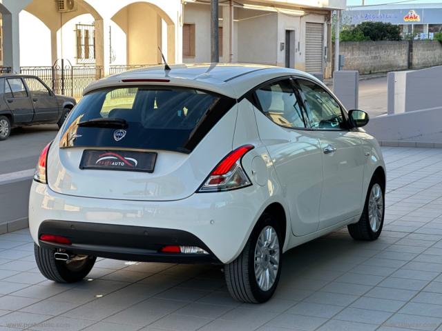 Auto - Lancia ypsilon 1.3 mjt 95 cv 5p. s&s silver