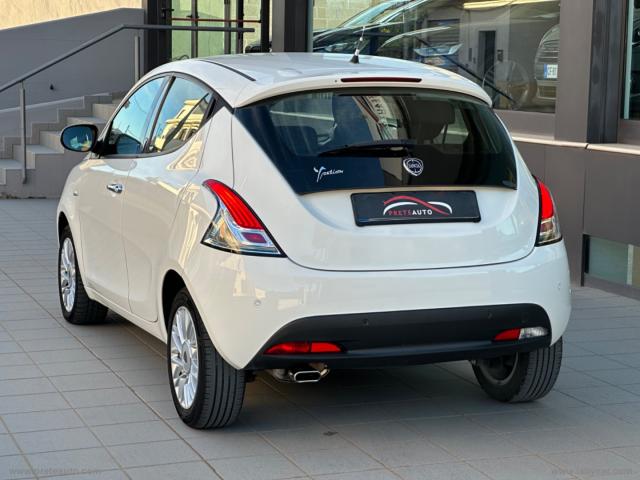 Auto - Lancia ypsilon 1.3 mjt 95 cv 5p. s&s silver