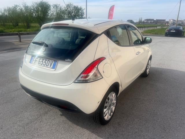 Auto - Lancia ypsilon 1.2 69 cv 5p. silver