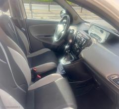 Auto - Lancia ypsilon 1.2 69 cv 5p. silver