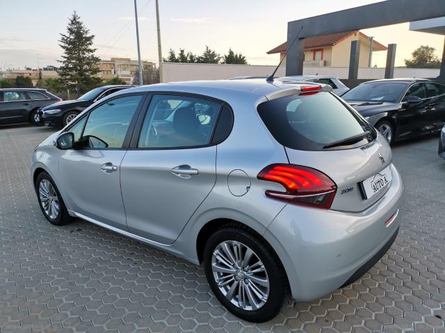 Auto - Peugeot 208 bluehdi 75 5p. allure