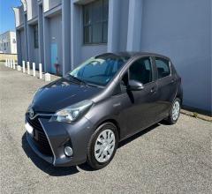 Auto - Toyota yaris 1.5 hybrid 5p. style