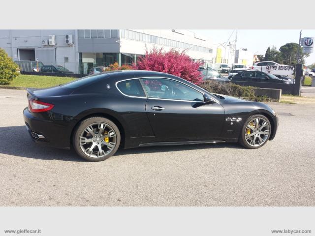 Auto - Maserati granturismo 4.7 v8 s