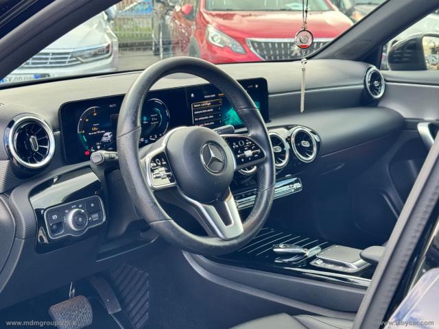 Auto - Mercedes-benz a 200 d automatic 4p. premium full screen