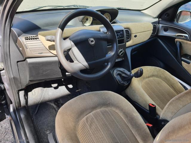 Auto - Lancia ypsilon 1.2