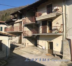 Porzione di casa con balcone, box e cantina