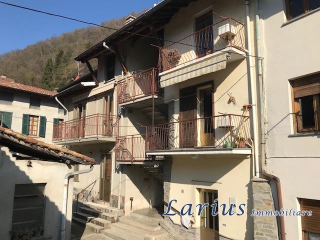 Case - Porzione di casa con balcone, box e cantina