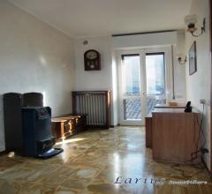 Case - Porzione di casa con balcone, box e cantina