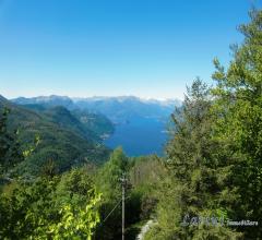 Case - Panoramica villa con due abitazioni e terreno privato