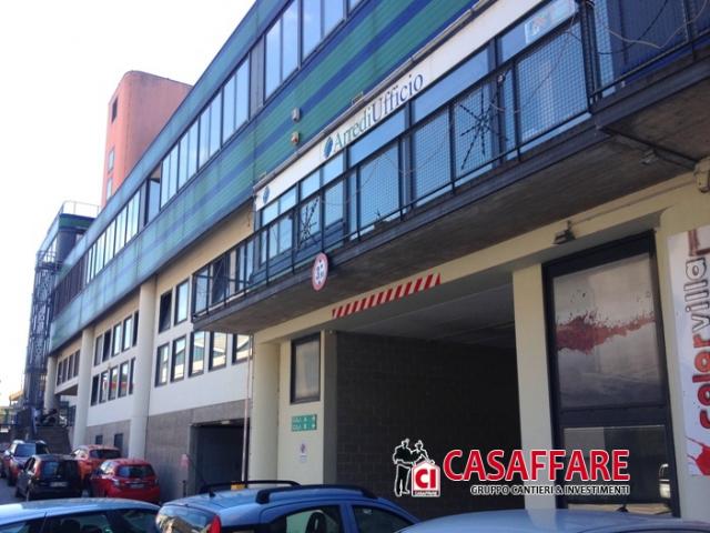 Case - Lecco - immobile commerciale di ottima rappresentanza con uffici e