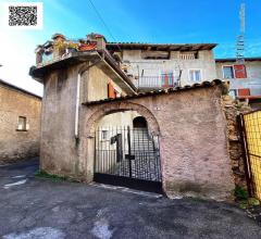 Case - Porzione di casa con terrazzo e solaio