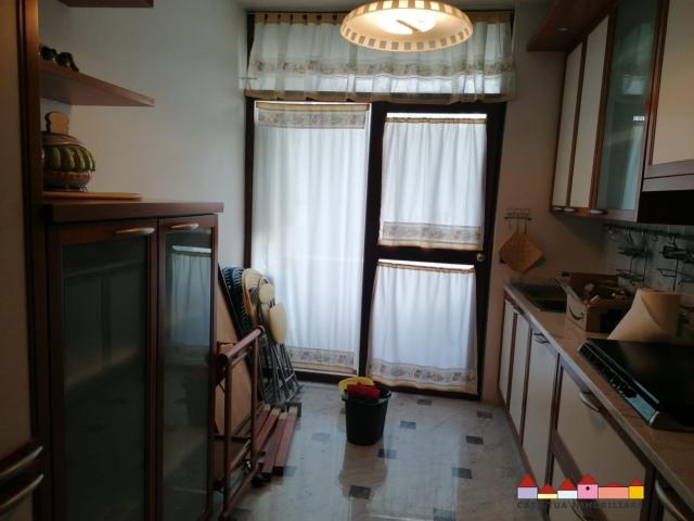 Case - Carrara comodo appartamento in zona residenziale